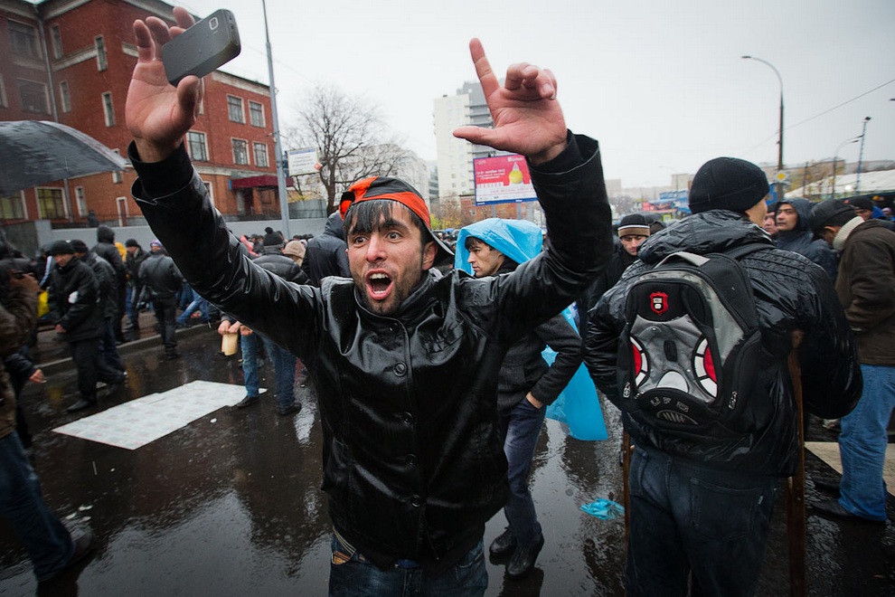 Мигранты - лишь часть плана по свержению Путина, считает Хазин